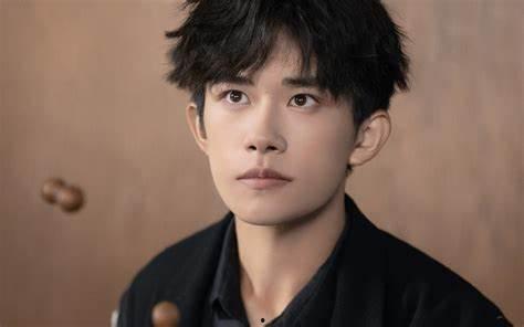 吃瓜八卦娱乐圈宋亚轩,娱乐圈的瓜田，他的成长与蜕变